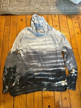 Te Verde Light Gray Hooded Pullover